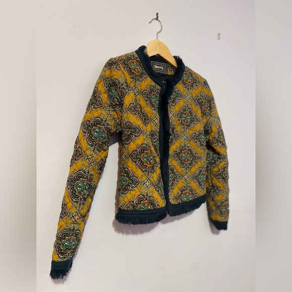 Unique fall jacket Size Small. - Picture 2 of 5